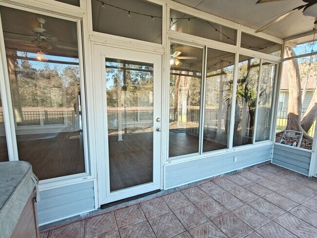 Building Photo - Florida Living at Its Best – 3BR Home with Hot Tub & Resort Amenities