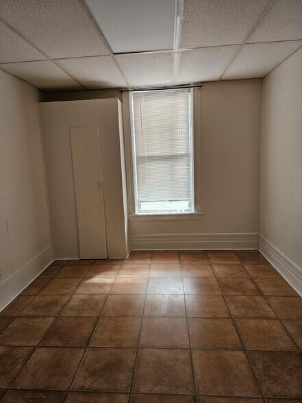 Building Photo - 33 Main St