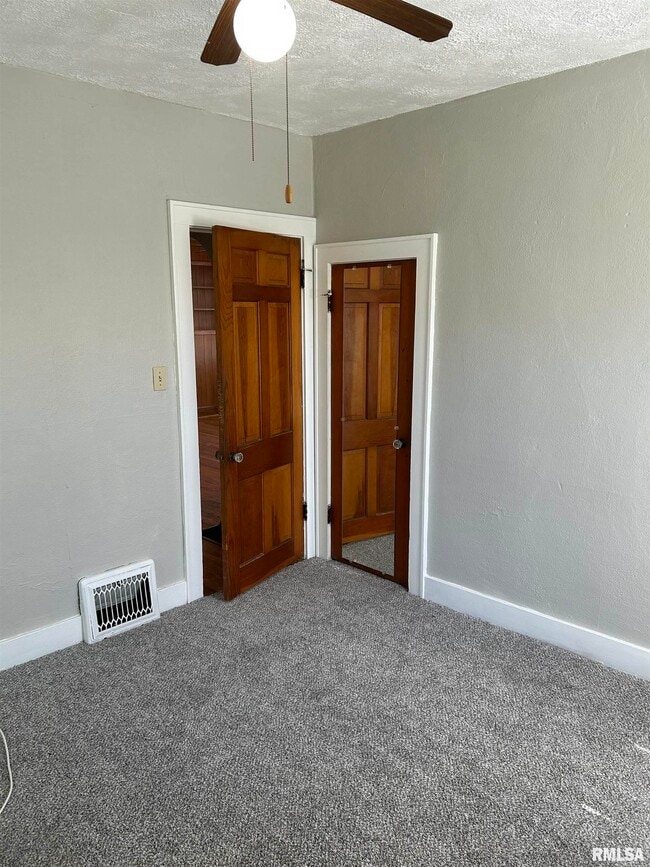 Building Photo - 405 Keller St