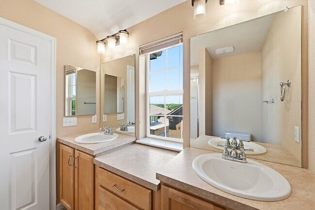 Building Photo - $2,640.95 -  3 Bed, 2.5 Bath Townhome in Denver with Attached Garage and Central AC!