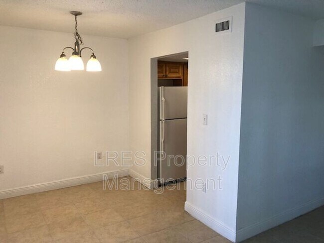 Building Photo - 4725 S Texas Ave