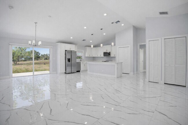 Building Photo - 4593 SW Bradbury St