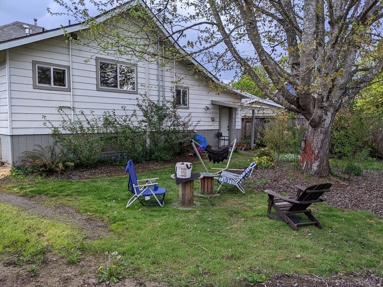 Backyard (1) - 1124 Almaden St