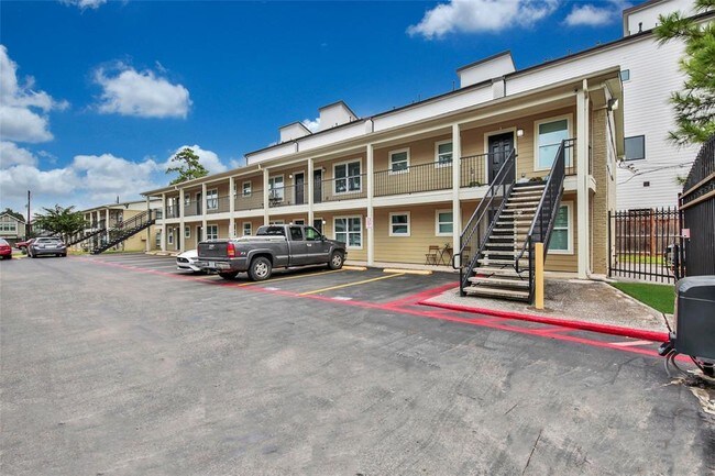 Building Photo - 1109 W 25th St