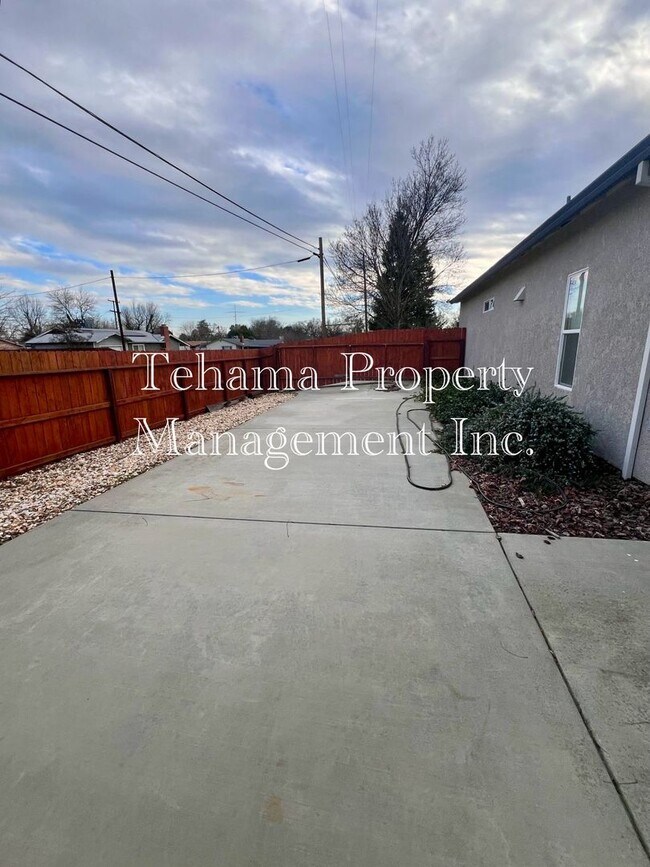 Building Photo - Beautiful 3 bedroom 2 bath home in Red Bluff