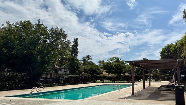Building Photo - Spacious Townhouse For Rent at Montezuma T...