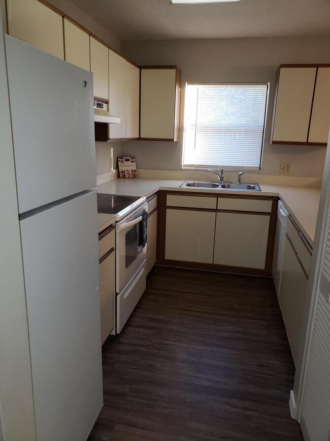 Building Photo - 139 McNeela Dr