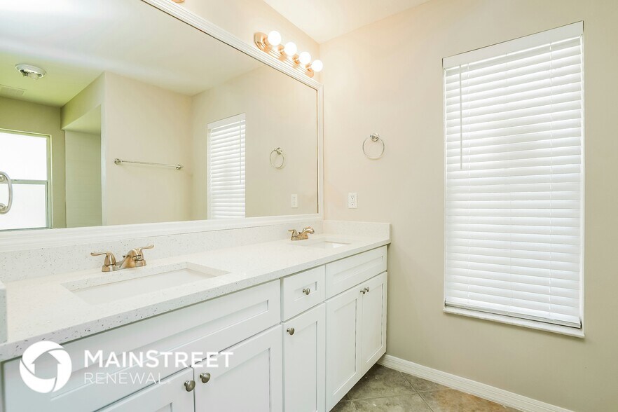 Building Photo - 2221 NE 3rd St