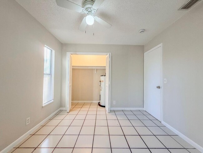 Building Photo - 2028 Major Dr