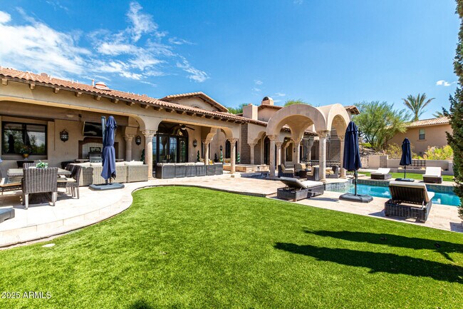 Building Photo - 6050 N Paradise View Dr