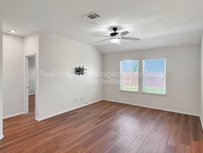 Building Photo - 1305 Savannah Ridge Dr
