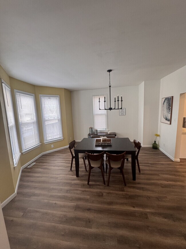 Building Photo - 6559 Hoffman Ave