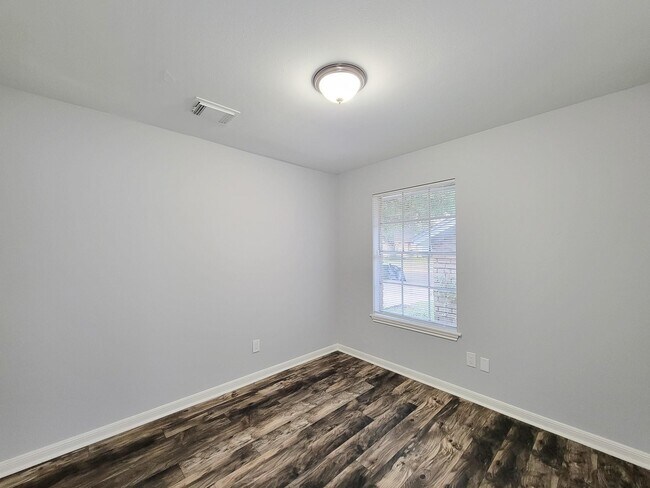 Building Photo - 2024 Stones throw Dr