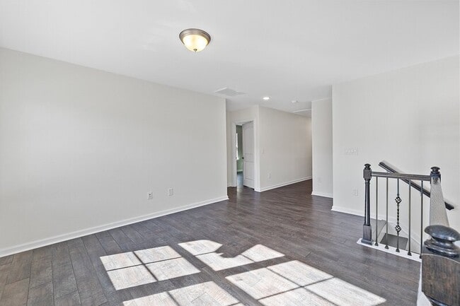 Building Photo - 460 Young Landing Ct