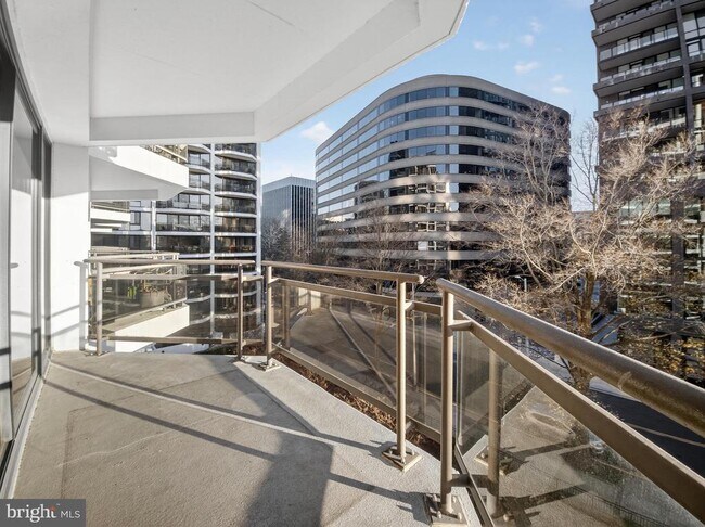 Building Photo - 1530 Key Blvd