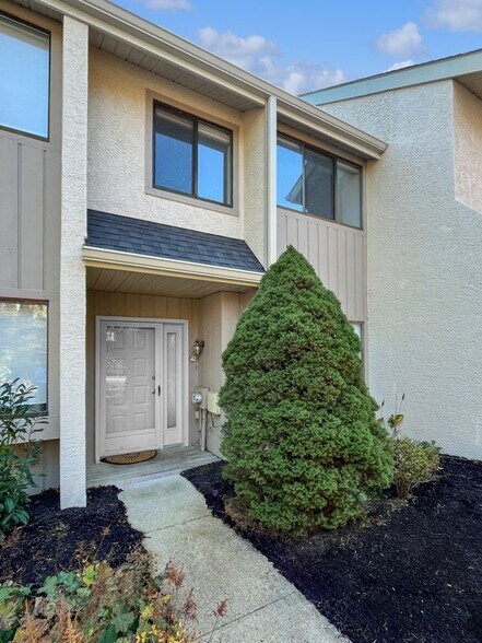 Primary Photo - 42 Landmark Dr