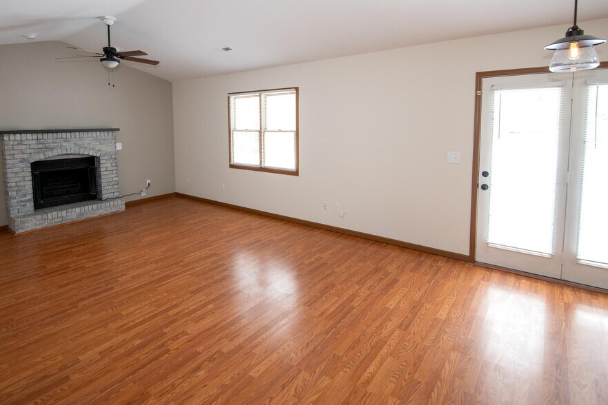 Building Photo - 116 Pierre Pl