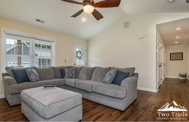 Building Photo - 3 BED/2 BATH ONE-LEVEL LIVING WITH MOUNTAIN VIEWS