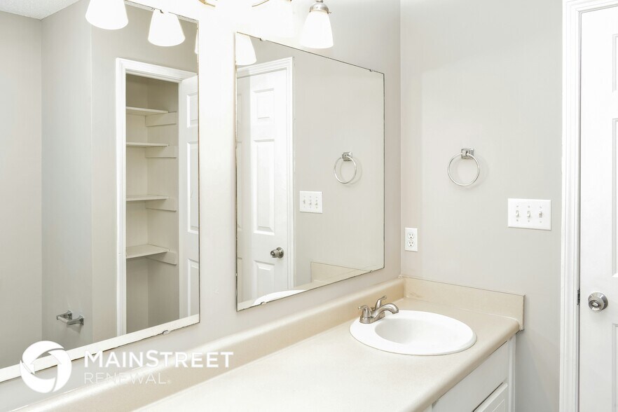 Building Photo - 2975 Country Crossing Dr