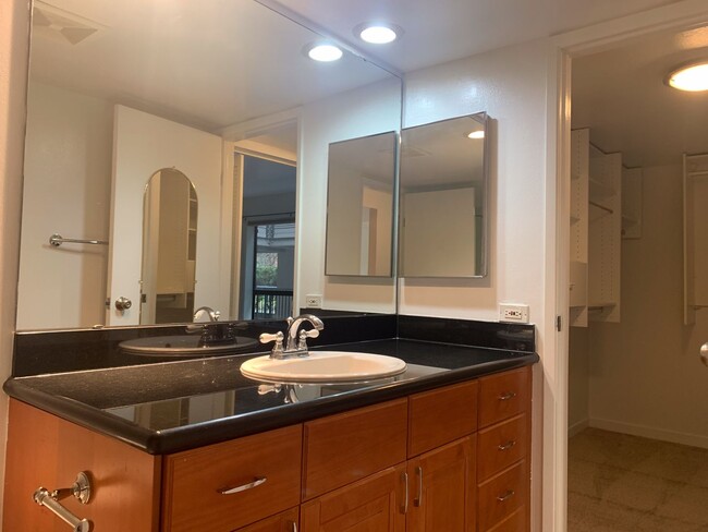 Building Photo - Welcome Home 1 Bd/1 Ba Serene Street - Low...