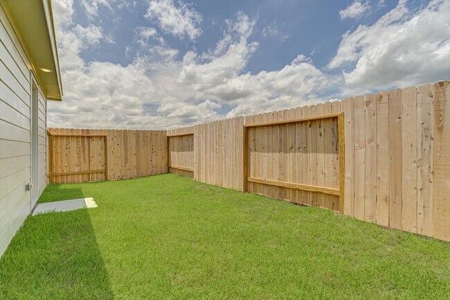 Building Photo - 390 LUCIA Way