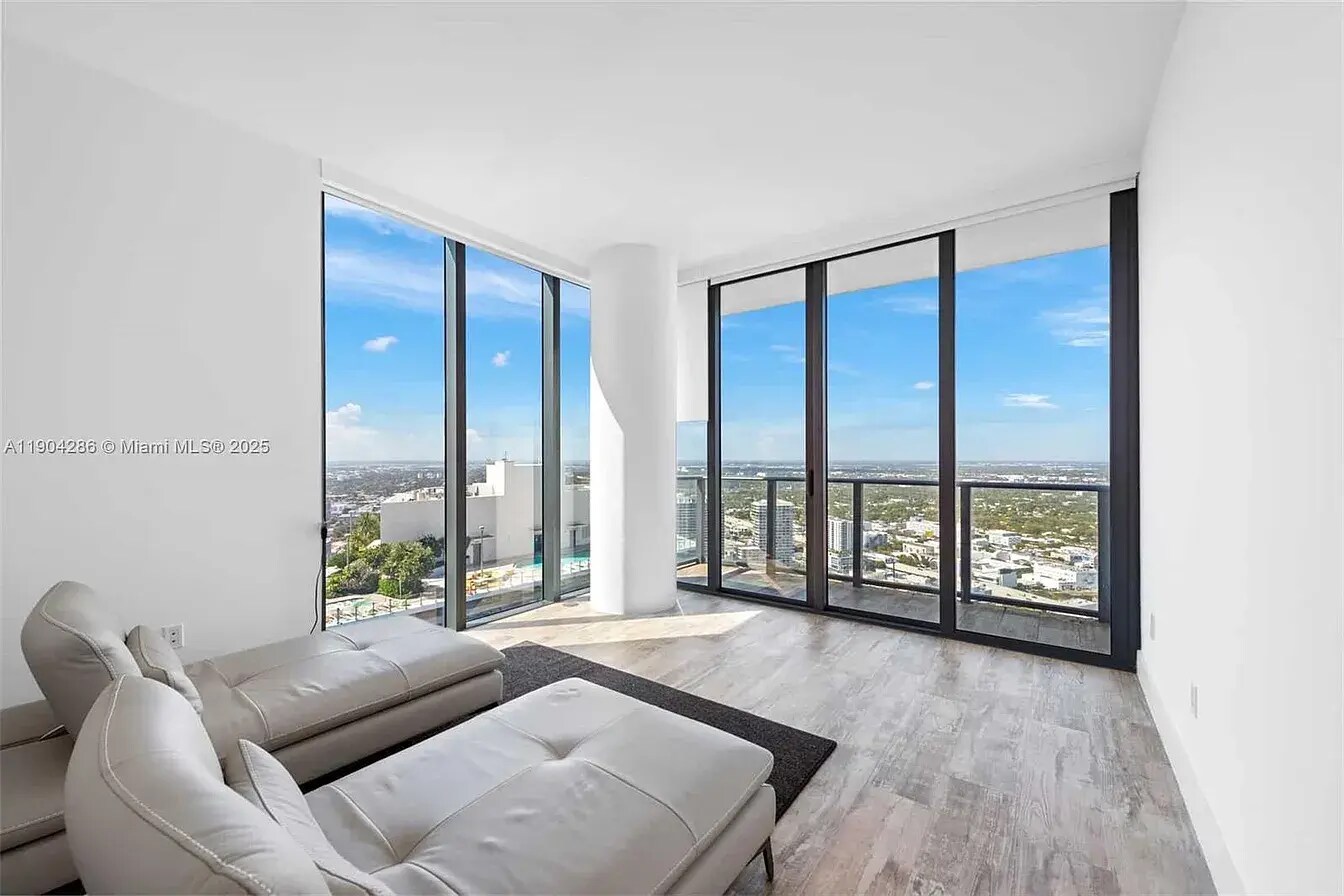 Building Photo - 650 NE 32nd St