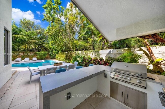 Building Photo - 3900 Douglas Rd