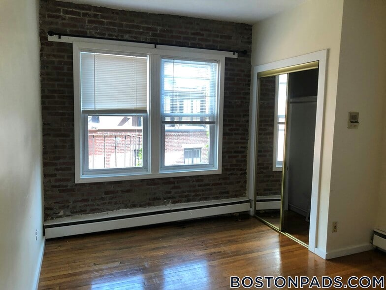 Building Photo - 40 Anderson St