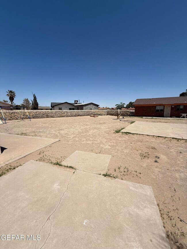 Building Photo - 8403 Villanova Dr