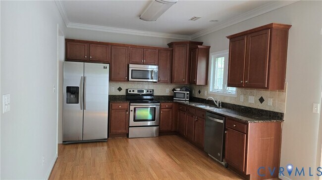 Building Photo - 9102 Mayland Dr