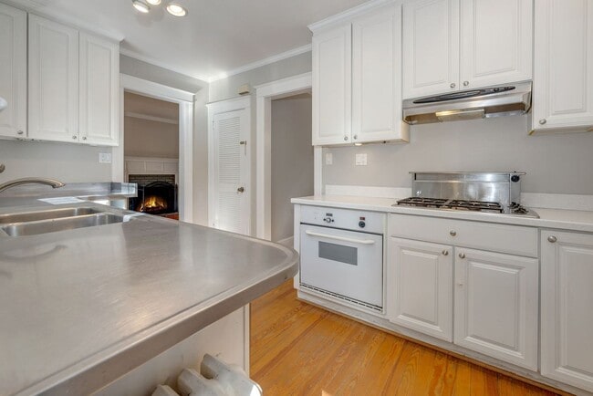 Building Photo - 4 Bed 4 Bath - Bethesda Expanded Colonial - One Car Garage