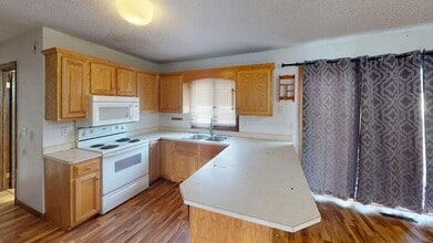 Building Photo - 329 W Indiana Ave