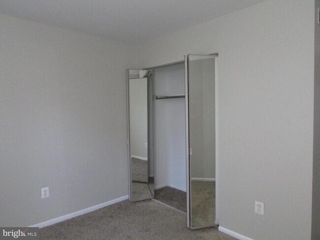 Building Photo - 1027 Harbour Dr