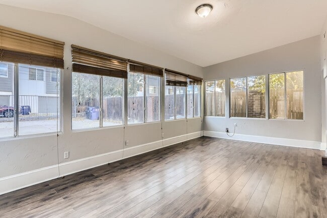 Building Photo - Stunning 4 bedroom, 4 bathroom home near Sloan's Lake!