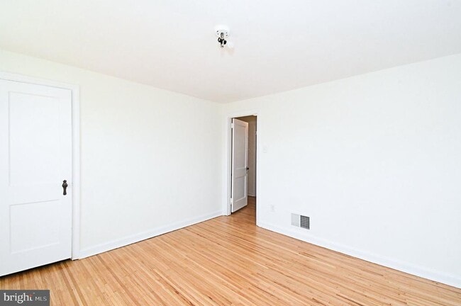 Building Photo - 2219 Ardmore Ave