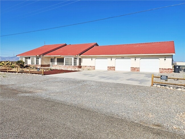 Primary Photo - 3260 Helicopter Ave