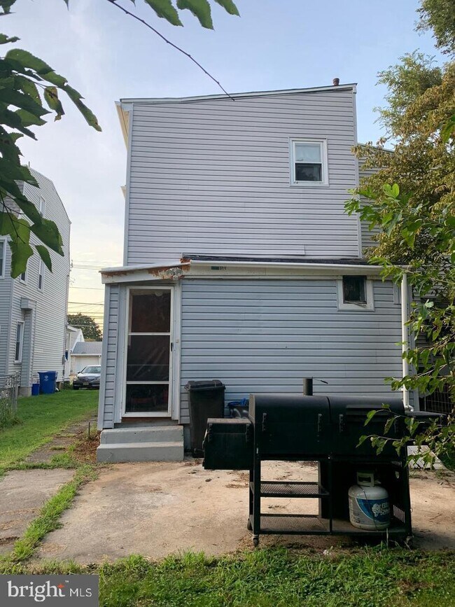 Primary Photo - 822 Columbus Rd