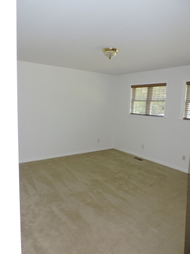 Building Photo - 3159 Earlysville Rd