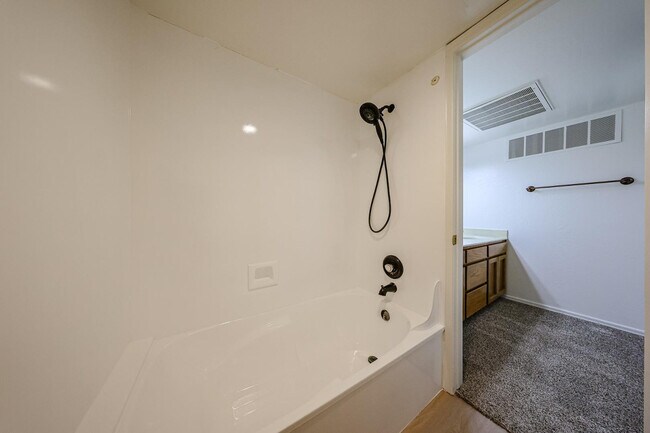 Building Photo - 3031 N Civic Center Plaza