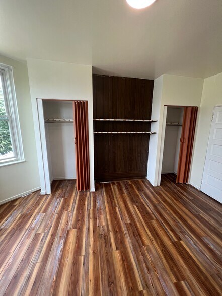Building Photo - 331 McKee Plz