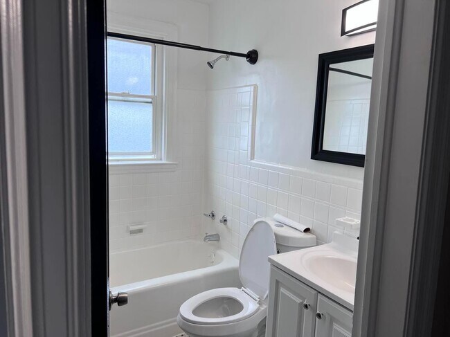 Building Photo - 332 11th St