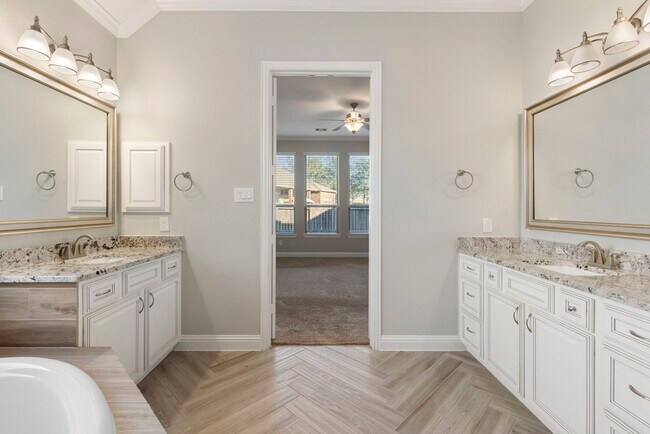 Building Photo - 18855 Collins View Dr