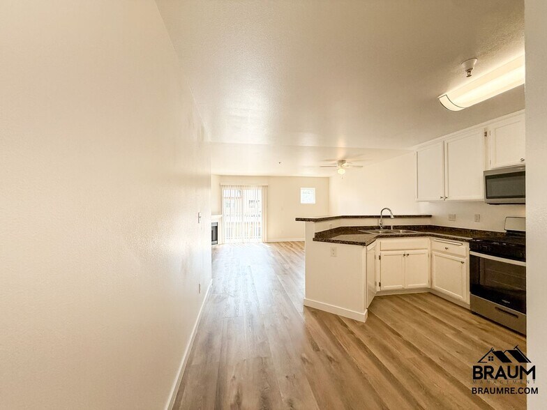 Building Photo - 7323 Winnetka Ave
