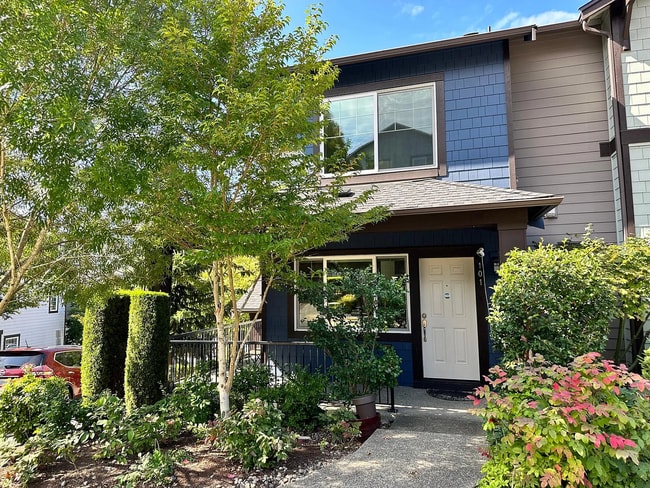 Building Photo - Bright & Modern 3BR Redmond End-Unit Townh...