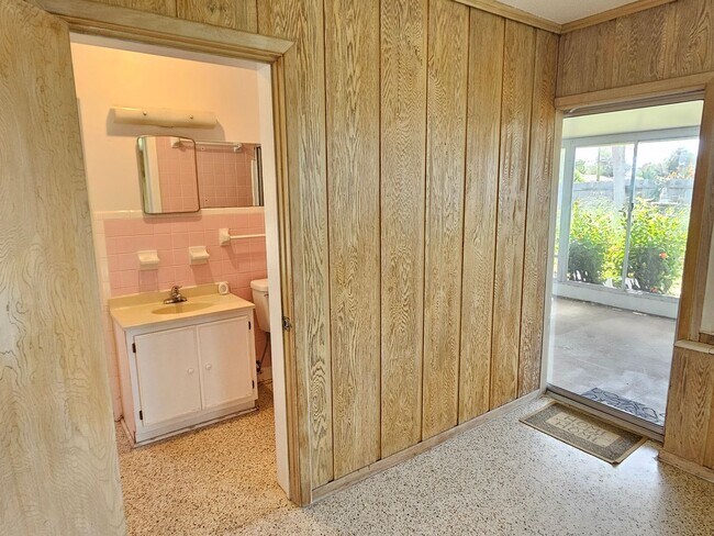 Building Photo - 264 Glen Oak Rd