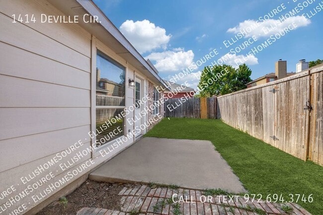 Building Photo - Gorgeous Garland House