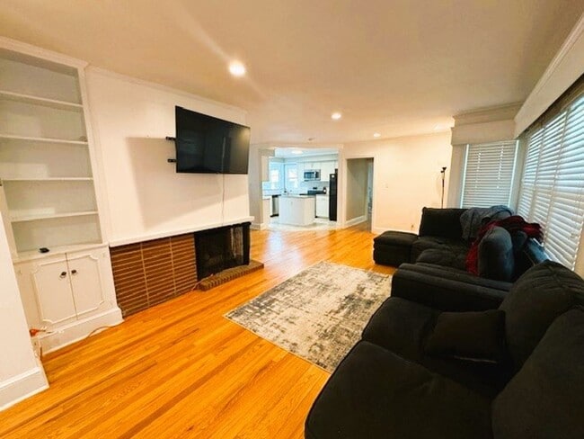 Building Photo - Coming Beginning of June!-Beautiful Home for Rent