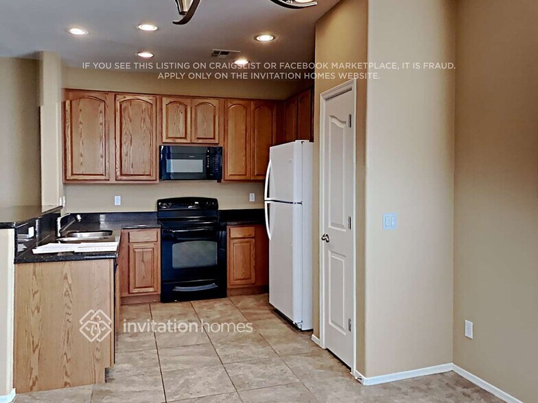 Building Photo - 21024 E Stonecrest Dr