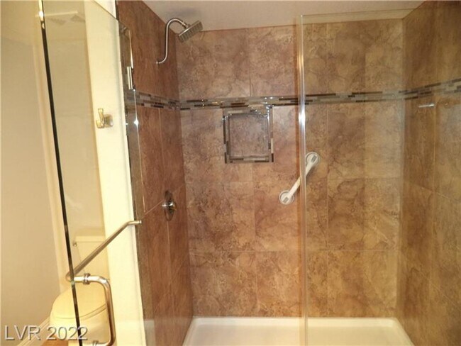 Building Photo - BEAUTIFUL FIRST FLOOR CONDO IN GATED COMMU...