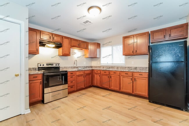 Building Photo - 3930 E Fulton St